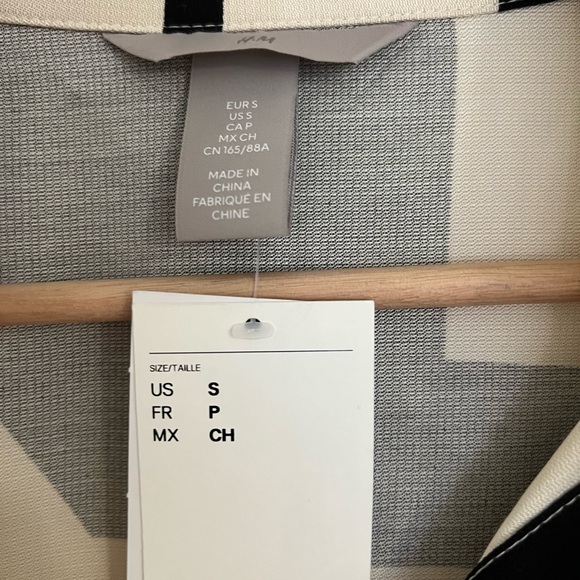 H&M Black and White Geometric Blouse - Picture 5 of 7